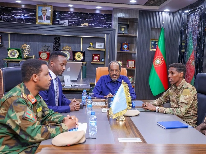 Madaxweynaha iyo Hoggaanka Militariga.jpg